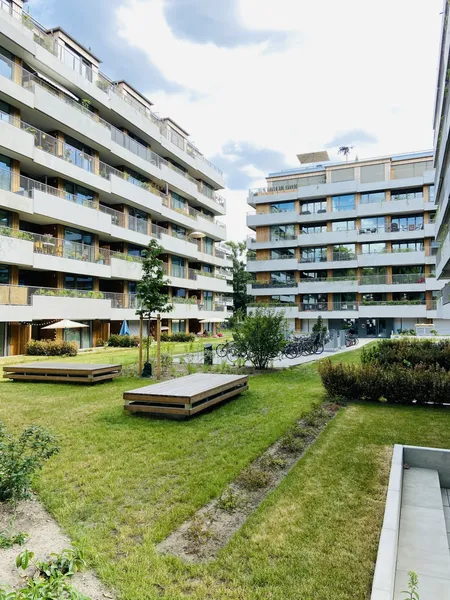 2-Zimmer Neubauwohnung mit Südbalkon und Einbauküche. — photo 1